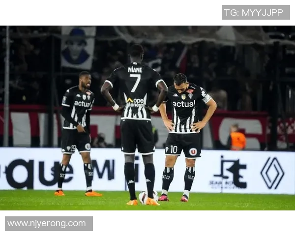 法甲精彩对决昂热迎战朗斯保级与争冠的双重较量 法甲精彩对决昂热迎战朗斯保级与争冠的双重较量